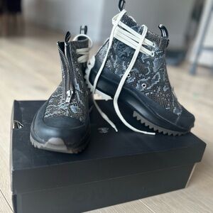 Converse Stylish Black and Gray Women's/Unisex Shoes